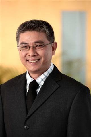 Tiến sĩ - Luật sư Lưu Tiến Dũng (nguyên Thư ký Chánh án TAND tối cao), Trưởng nhóm luật sư bảo vệ quyền và lợi ích hợp pháp cho bị cáo Đinh Ngọc Hệ.