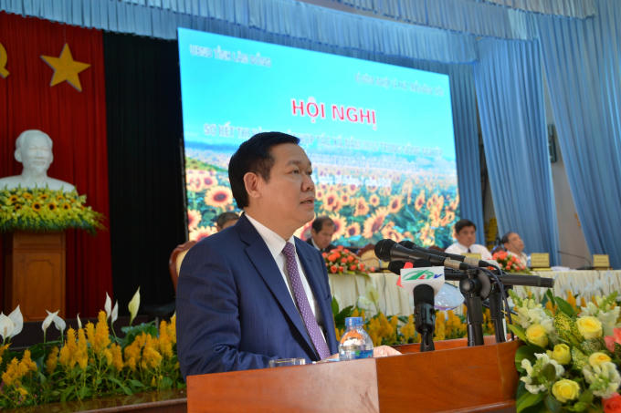 Phó Thủ tướng Vương Đình Huệ phát biểu tại buổi hội nghị.