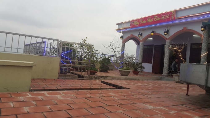 Chung cư Nam Xa La (Hà Đông, Hà Nội) và ngôi chùa ở tầng trên cùng của tòa nhà này (ảnh dưới). Ngôi chùa khá rộng rãi, khang trang. Ảnh: Nhị Tiến