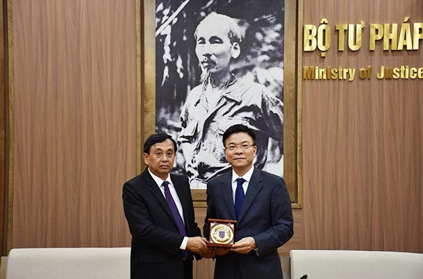 Bộ trưởng Lê Thành Long tiếp Thứ trưởng Bunsavat Boupha.
