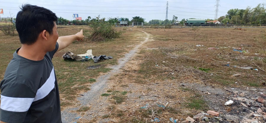 Trên diện tích 5738m2 (trong đó có hơn 5338m2 là đất trồng cây lâu năm) tại Khu Cầu Xéo, thị trấn Long Thành, các cò đất đã “vẽ” ra một dự án dân cư ngay trung tâm thị trấn với 47 lô đất.