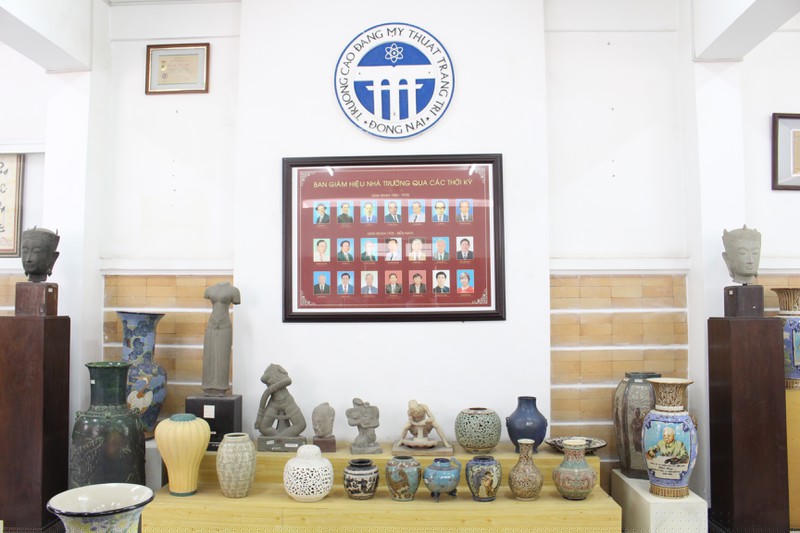 Trường Cao đẳng Mỹ thuật Trang trí Đồng Nai, ngôi trường dạy gốm hiếm hoi của miền Nam lúc bấy giờ.  