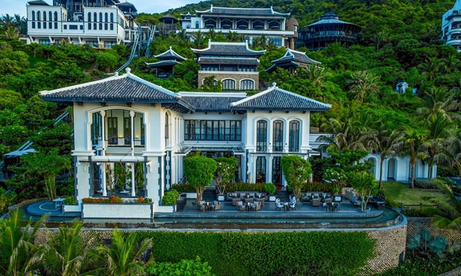 Khu nghỉ dưỡng InterContinental Da Nang Sun Peninsula Resort ba lần liên tiếp được World Travel Awards vinh danh là “Khu nghỉ dưỡng sang trọng bậc nhất thế giới”.