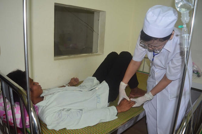 Bệnh nhân đang được theo dõi tại BV Đa khoa Quảng Ngãi. Ảnh: Thanh Niên