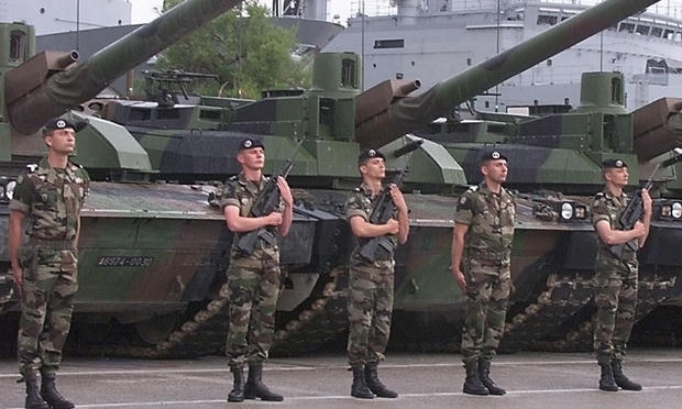 Binh sĩ Pháp tại căn cứ Hải quân Toulon. (Ảnh: The Guardian)