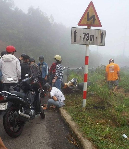 Một nam sinh viên tử vong do trên đường có vương vật liệu xây dựng vào sáng 24/9. Ảnh: Le Phuoc Chin.
