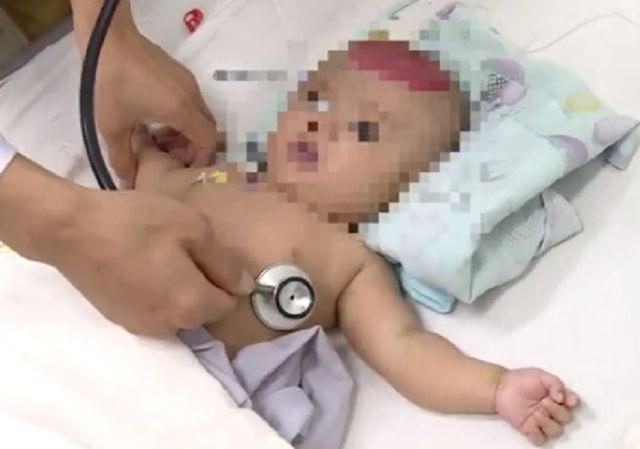 Bệnh nhi đã may mắn được các bác sĩ kịp thời phẫu thuật cứu sống