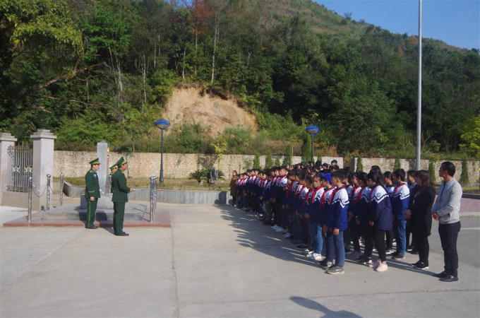 Tuyên truyền 03 văn kiện pháp lý tại khu vực mốc 741 và 742 (Trà Lĩnh, Cao Bằng).