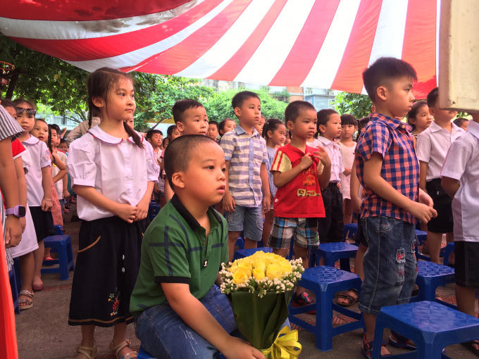 H&agrave; Nội: Kh&ocirc;ng kh&iacute; h&acirc;n hoan tựu trường ch&agrave;o đ&oacute;n học sinh lớp 1