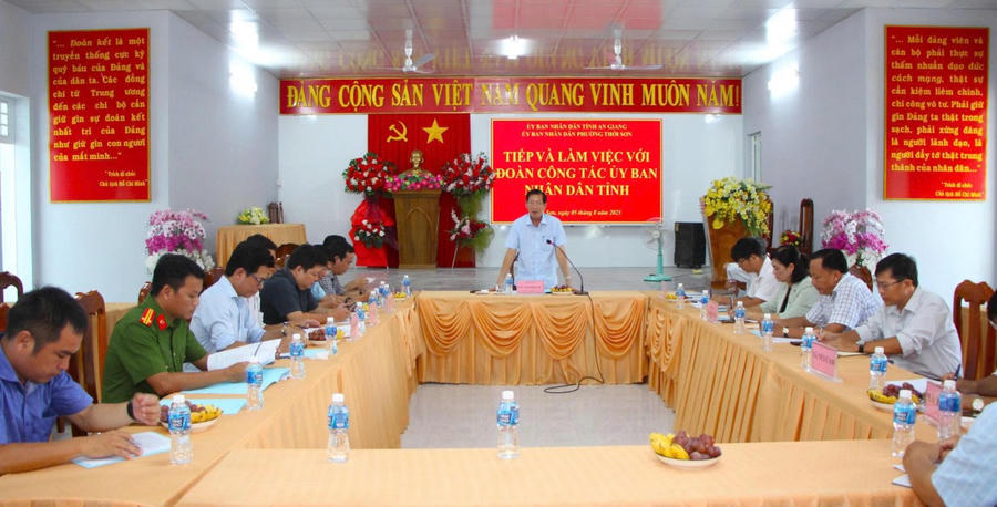 Phó Chủ tịch UBND tỉnh An Giang Lê Văn Phước làm việc với chủ đầu tư và lãnh đạo UBND các xã, phường: Thới Sơn, Núi Cấm, Tri Tôn.