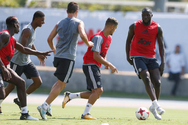 Lukaku c&oacute; buổi tập đầu ti&ecirc;n ở Manchester United