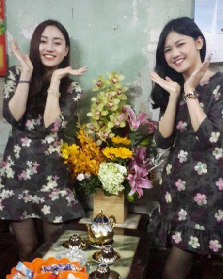 Hai chị em Á hậu nhí nhảnh trong khoảnh khắc thường ngày.