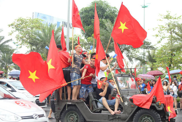 H&igrave;nh ảnh c&aacute;c tuyển thủ Olympic Việt Nam về đến H&agrave; Nội
