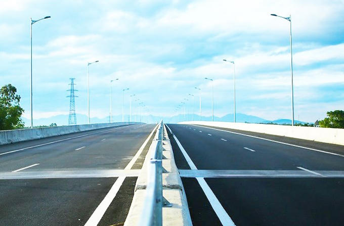 Các tuyến cao tốc VEC mở ra đã hỗ trợ tăng cường giao thương, thúc đẩy phát triển kinh tế, chuyển dịch cơ cấu kinh tế vùng-miền.
