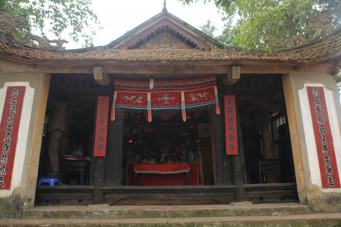 Miếu Đụ Đị (hay còn gọi là miếu Trò) là nơi diễn ra Lễ hội Linh tinh tình phộc hàng năm. Lễ hội có ý nghĩa phồn thực, một năm mới mùa màng bội thu.