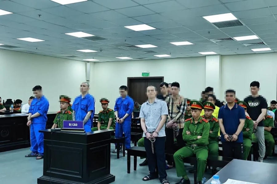 TAND TP Hà Nội tuyên 11 án tử hình trong vụ dùng xe biển xanh chở ma túy.