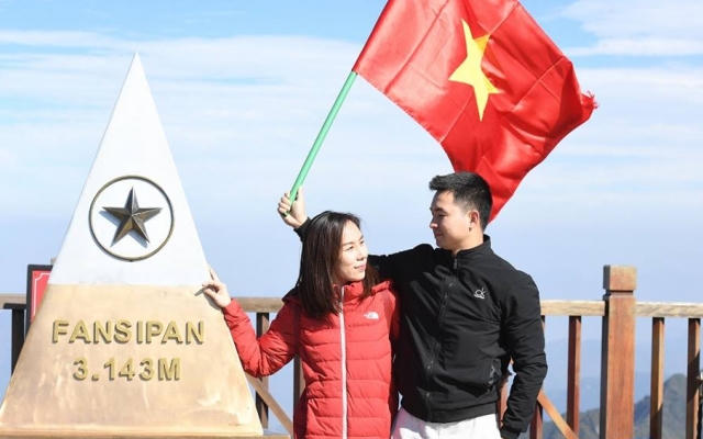 Tiết trời mát lạnh giữa mùa hè, Fansipan đang là điểm đến “hot”