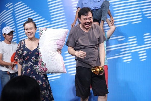 Việt Hương nhợt nhạt, kém sắc tại hậu trường Ơn giời cậu đây rồi