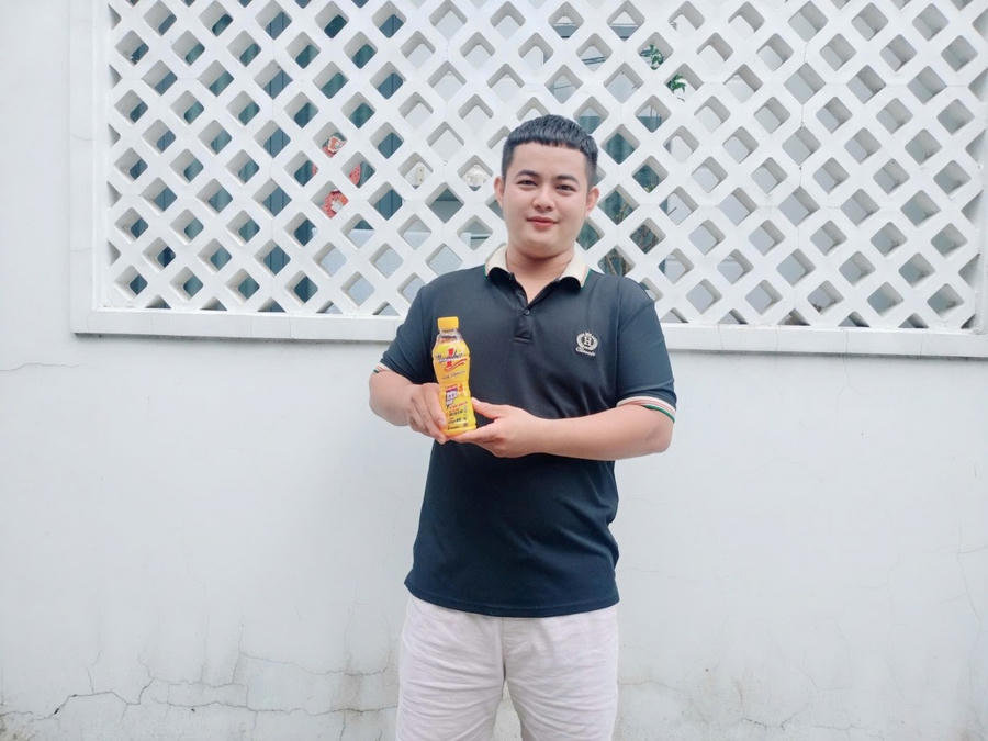 Anh Lê Trọng Phúc là 1 trong 3 khách hàng may mắn trúng giải Nhì với giải thưởng là một iPad Air 6 M2 17,6 triệu đồng. (Ảnh: NVCC)