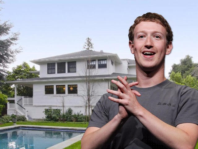 Có một thứ mà Zuckerberg rất ưa thích đó là bất động sản. Năm 2011, ông chủ Facebook đã mua một ngôi nhà rộng 465m2 ở Palo Alto với giá 7 triệu USD. Một năm sau đó, Zuckerberg đã chi hơn 30 triệu USD để sáp nhập 4 ngôi nhà xung quanh và quy hoạch lại bất động sản này. Đây cũng là chỗ ở chính của gia đình ông (Ảnh: BI).