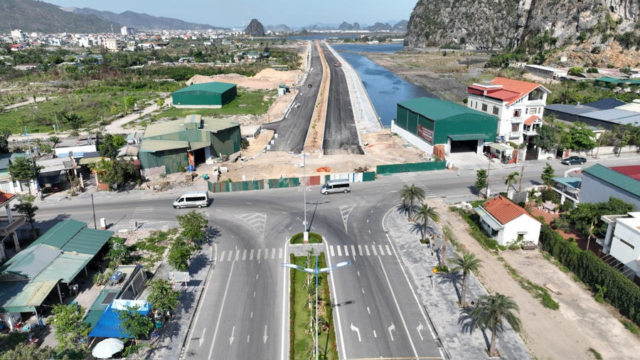 Dự án tuyến đường nối đường Vũng Đục, phường Cẩm Đông đến phường Cẩm Sơn, TP. Cẩm Phả có chiều dài hơn 1,2km, tổng mức đầu tư hơn 437 tỷ đồng được triển khai từ năm 2023.