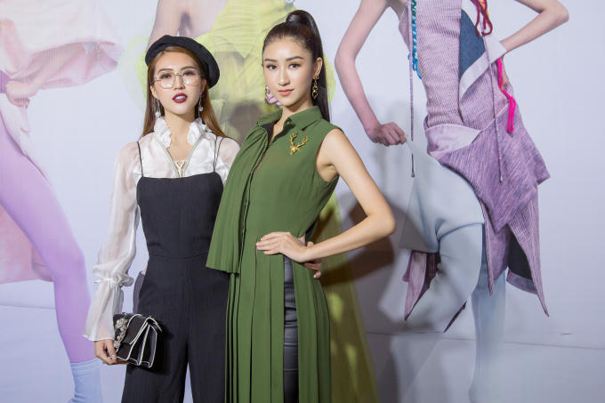 Tường Linh và Hà Thu trong sự kiện.