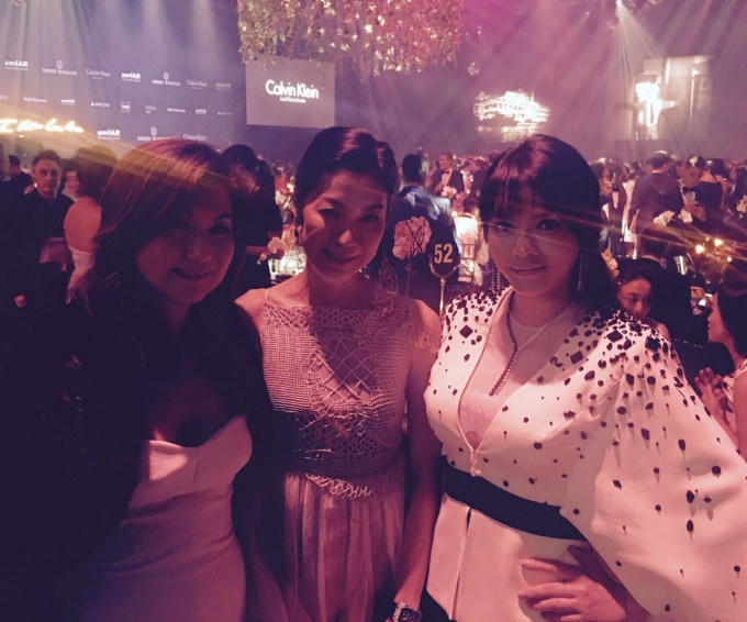 Lý Nhã Kỳ hội ngộ dàn sao danh tiếng tại Hong Kong.