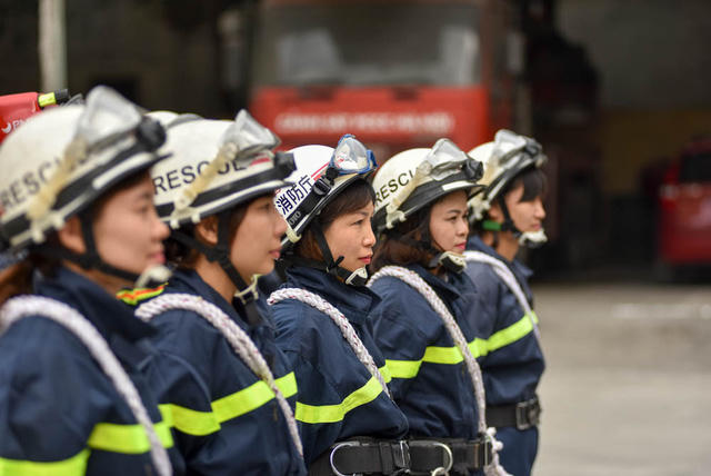 Để đáp ứng công việc chuyên môn, chị Lan vừa tham gia công tác nghiệp vụ hàng ngày tại đơn vị, vừa học thêm văn bằng 2 về nghiệp vụ của Cảnh sát PCCC.