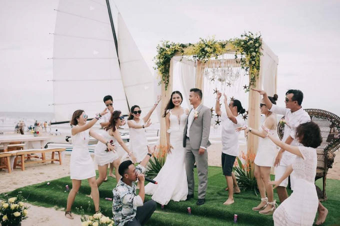 MC Như Quỳnh hạnh phúc bên chú rể