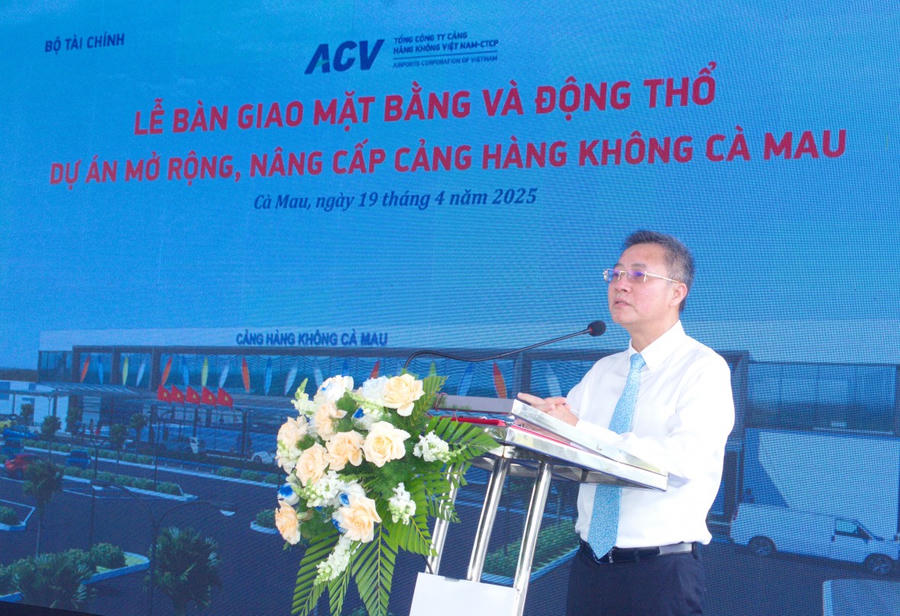 Ông Đào Việt Dũng - Ủy viên BTV, thành viên HĐQT Tổng Công ty Cảng hàng không Việt Nam, phát biểu tại buổi lễ.