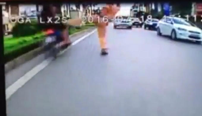 Nhiều độc giả đồng tình với hành động của CSGT, với lý do giúp ngăn chặn hành vi gây nguy hiểm cho người khác.