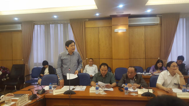 Ông Nguyễn Văn Sơn trả lời tại cuộc họp báo.