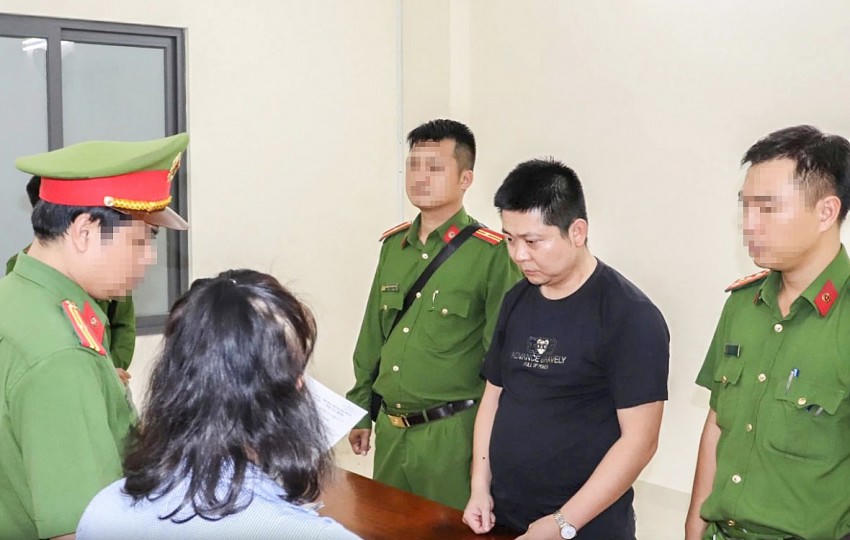 Cơ quan Cảnh sát điều tra Công an tỉnh Khánh Hòa thi hành lệnh bắt tạm giam Yuan Tao.