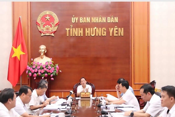 Ông Trần Quốc Văn, Chủ tịch UBND tỉnh Hưng Yên chủ trì cuộc họp.