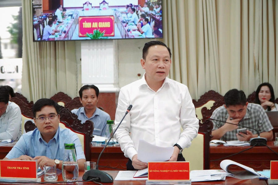 Ông Lê Hữu Toàn, Giám đốc Sở Nông nghiệp và Môi trường An Giang phát biểu tại buổi làm việc