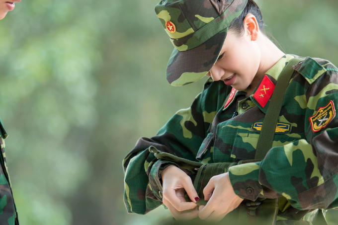 H&agrave; Thu bất ngờ trở th&agrave;nh chiến sỹ ph&ograve;ng ch&aacute;y chữa ch&aacute;y