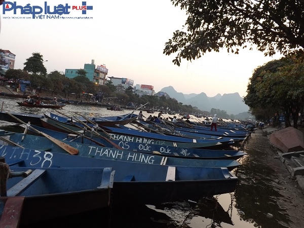 Hàng nghìn chiếc thuyền đã được chuẩn bị để phục vụ du khách.