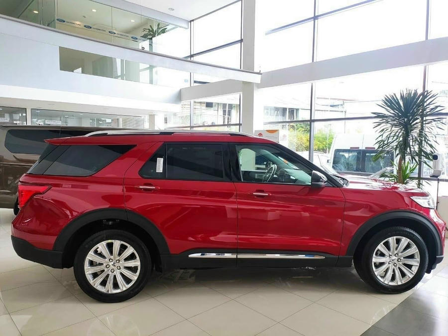 Ford Explorer 2022 hiện đang là mẫu xe có mức giá "bia kèm lạc" cao nhất thị trường.