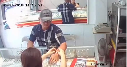 Khuôn mặt của vị khách nhìn trực diện - ảnh cắt từ camera