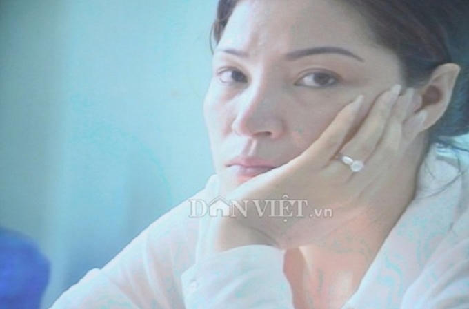 Với hành tung kín đáo nên có thể coi bức ảnh này là chân dung đời thường hiếm hoi của Nguyễn Thị Huệ trước thời điểm tra tay vào còng. Ảnh do cơ quan công an cung cấp, chụp ngày 18/4/2012 sau thời điểm công an khám xét nhà Huệ ở số 292, đường Bà Triệu, phường Vĩnh Trại, TP. Lạng Sơn.