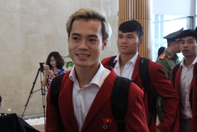 H&igrave;nh ảnh c&aacute;c tuyển thủ Olympic Việt Nam về đến H&agrave; Nội