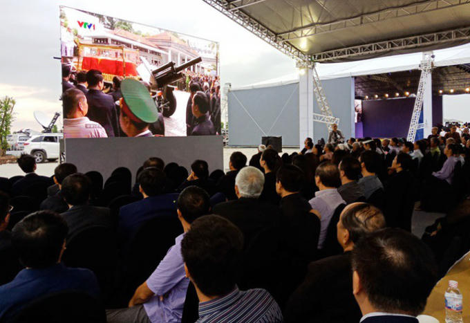 Người d&acirc;n qu&ecirc; nh&agrave; rơi lệ xem Lễ truy điệu Chủ tịch nước Trần Đại Quang