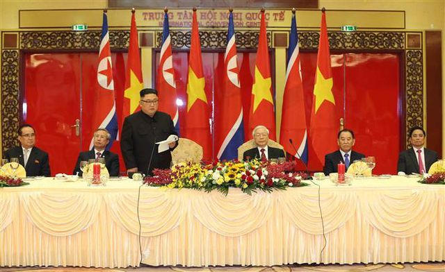Chủ tịch Triều Tiên Kim Jong-un đọc diễn văn đáp từ. Ảnh: Trí Dũng - TTXVN