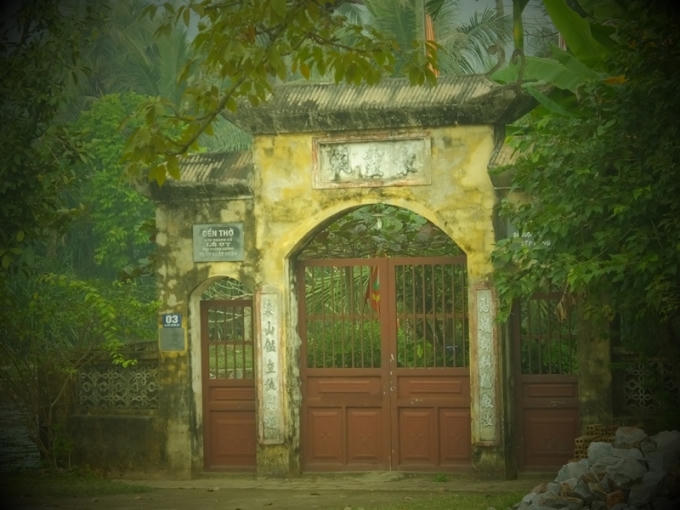 Làng Đông Sơn là một địa danh rất nổi tiếng khi những di chỉ khảo cổ của nền văn hóa Đông Sơn lần đầu tiên được phát hiện tại đây vào giữa thập niên 1920 .