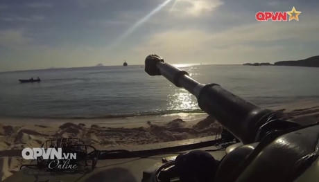 Nó được trang bị khẩu pháo D-56TS 76,2mm có tốc độ bắn 7 phát/phút.