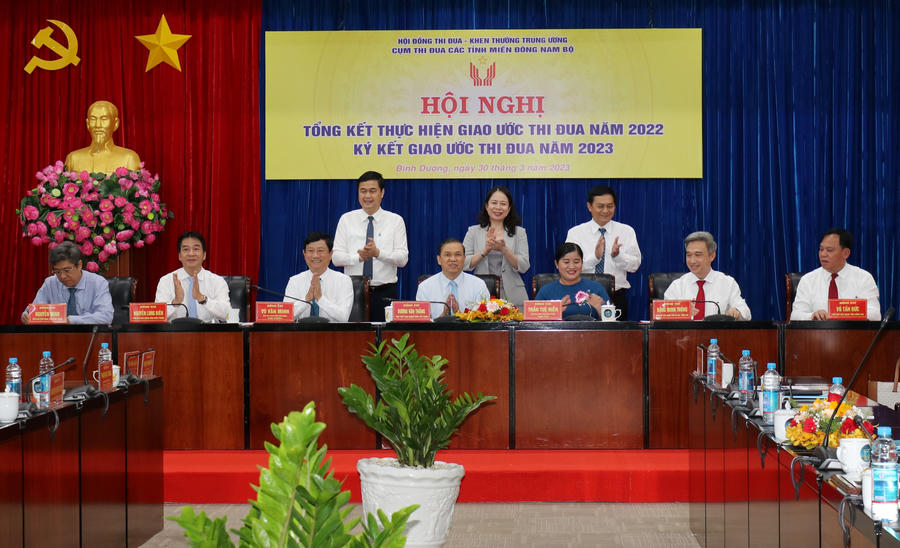 Lãnh đạo 07 tỉnh trong Cụm ký kết giao ước thi đua năm 2022
