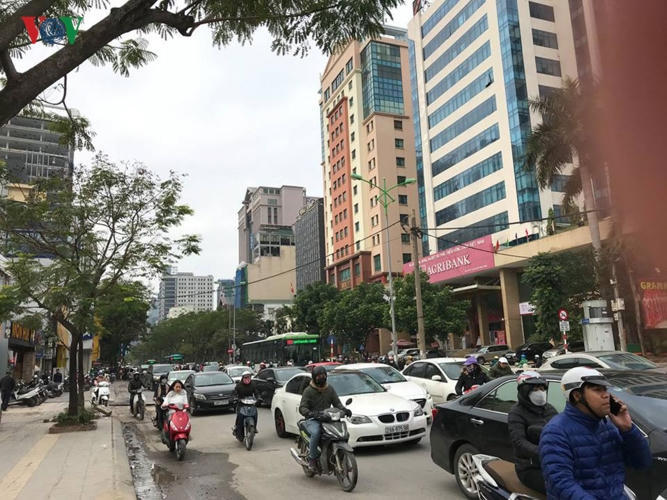 Đường Láng Hạ trong sáng 2/1.