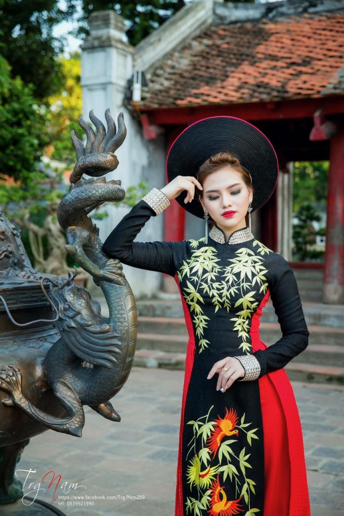 Mai Phương đẹp lộng lẫy trong tà áo dài Việt Nam.