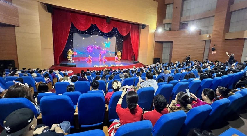 Toàn cảnh Chương trình Báo chí đồng hành cùng doanh nhân thực hiện thành công Nghị quyết 57 và Nghị quyết 68 về đột phá khoa học công nghệ và phát triển kinh tế tư nhân.