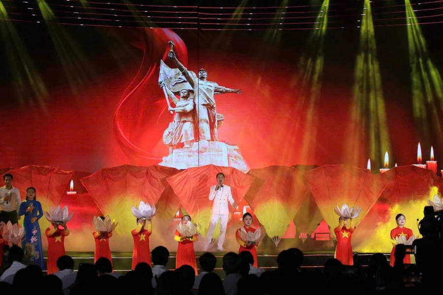 Chương trình văn nghệ chào mừng.